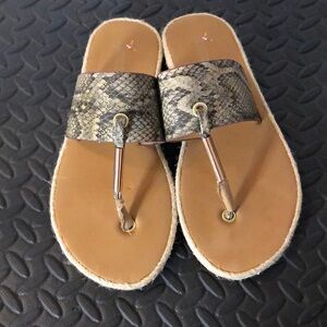 CHINESE laundry new snakeskin print flip flops.